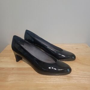 Stuart Weitzman Chicpump Black Soft Patent Size 7.5